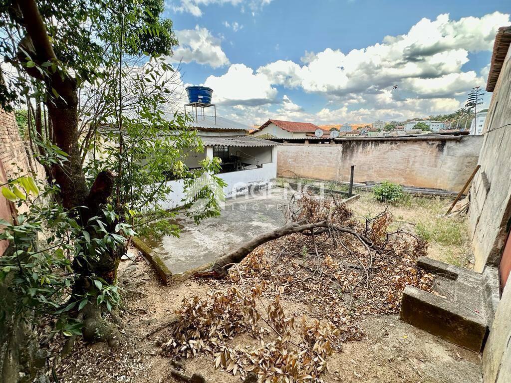 Casa, Coqueiros, 3 Quartos, 0 Vaga, 0 Suíte