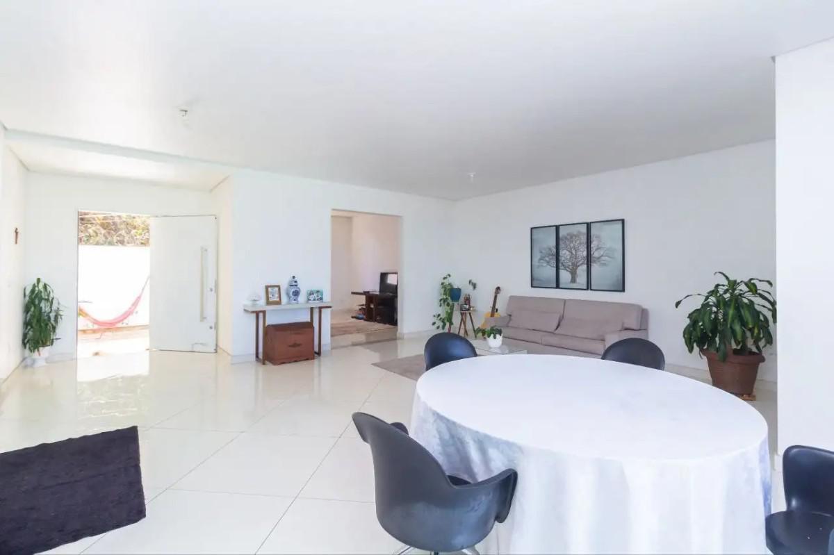 Casa, Estoril, 4 Quartos, 3 Vagas, 4 Suítes