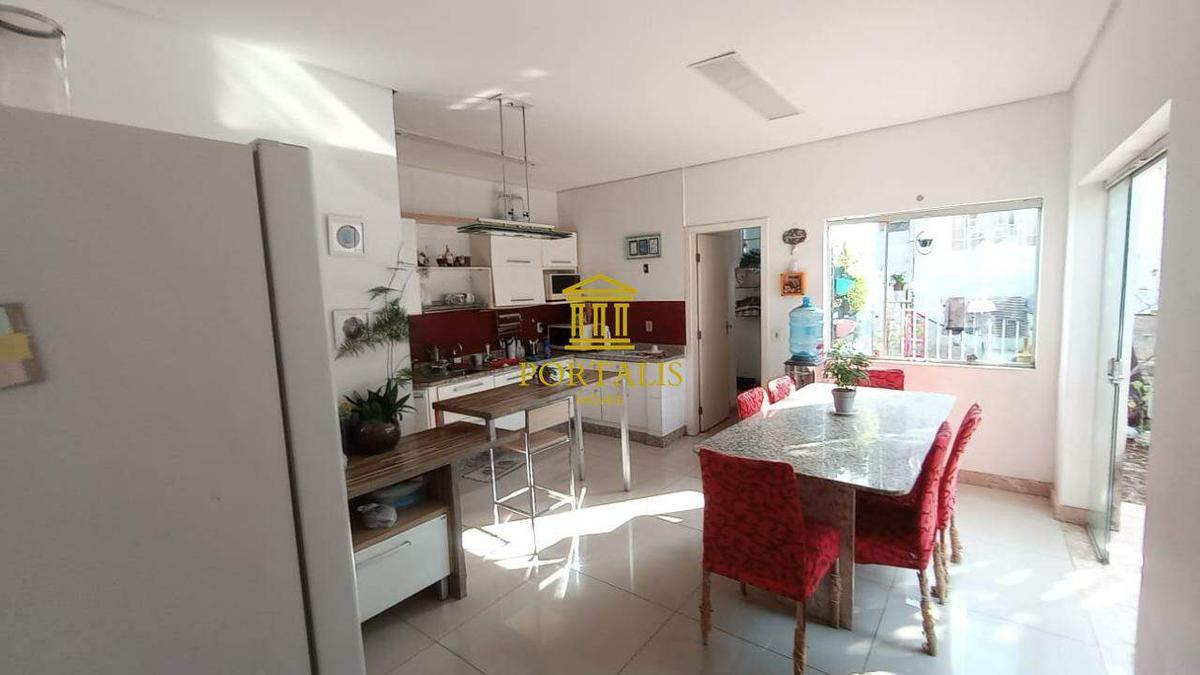 Casa, Colégio Batista, 4 Quartos, 2 Vagas, 2 Suítes