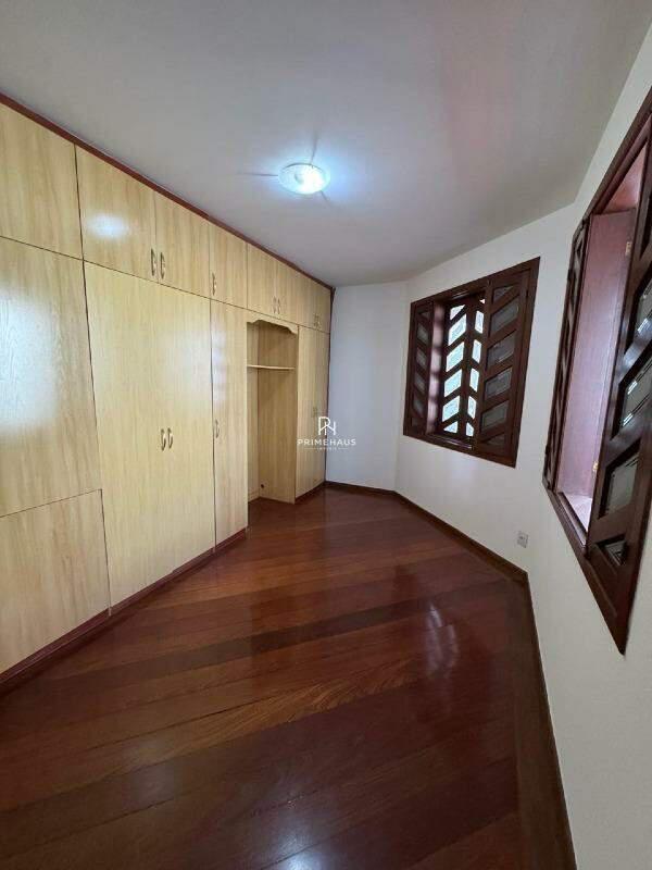 Casa, Castelo, 5 Quartos, 14 Vagas, 1 Suíte