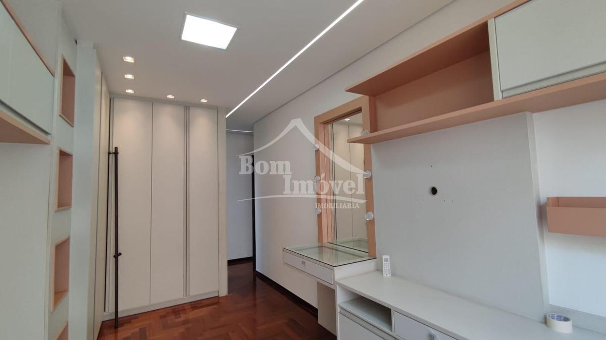 Casa, Centro, 3 Quartos, 4 Vagas, 3 Suítes