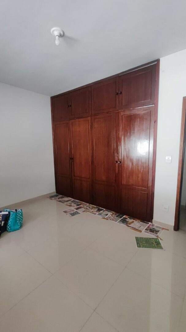 Casa, Centro, 4 Quartos, 5 Vagas, 1 Suíte