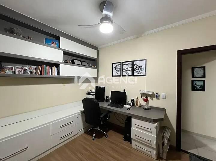 Casa, Cabral, 3 Quartos, 0 Vaga, 1 Suíte