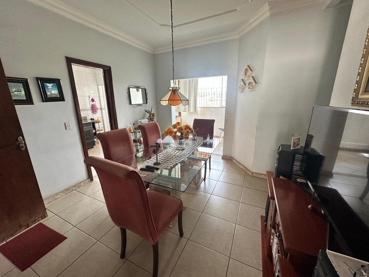 Casa, Santa Mônica, 5 Quartos, 3 Vagas, 1 Suíte