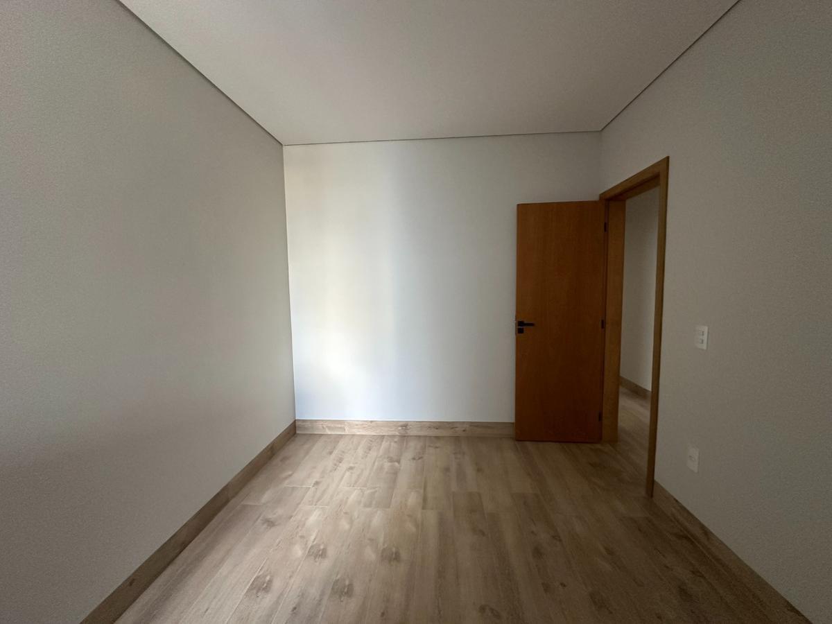 Casa, Jaraguá, 4 Quartos, 4 Vagas, 1 Suíte