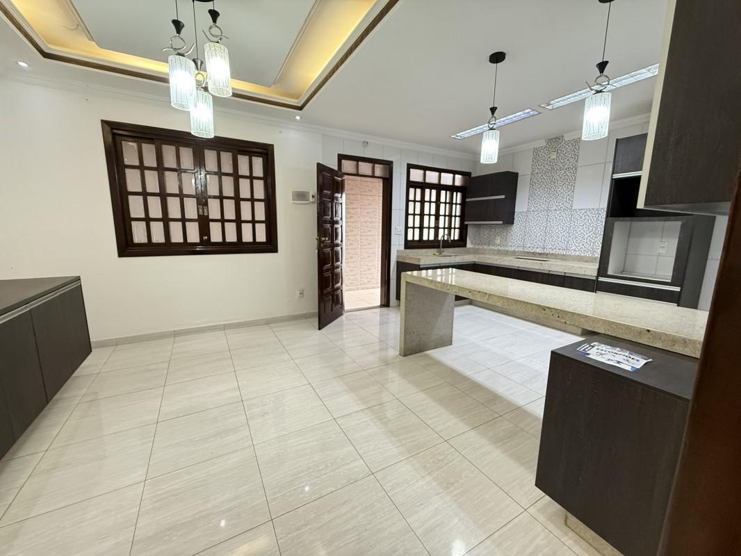 Casa, Bom Retiro, 3 Quartos, 4 Vagas, 1 Suíte