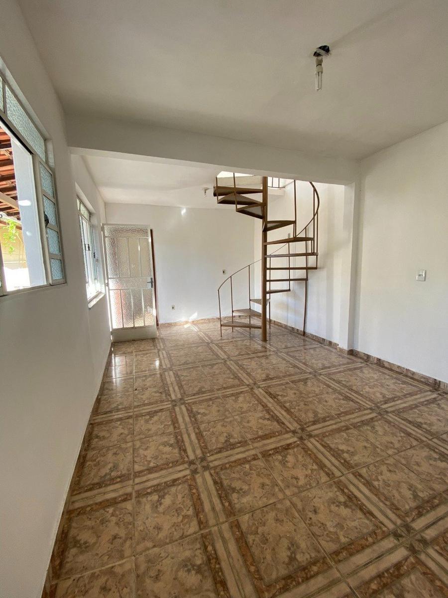 Casa, Cachoeirinha, 1 Quarto, 0 Vaga