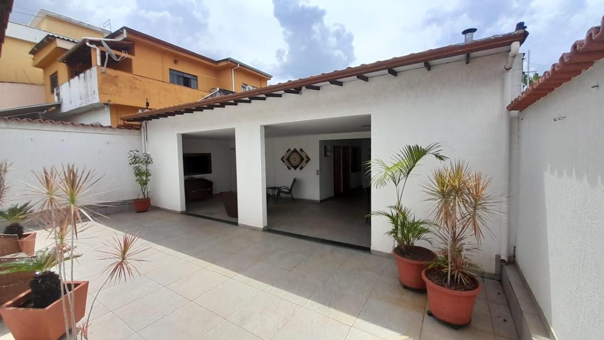 Casa, João Pinheiro, 4 Quartos, 2 Vagas, 3 Suítes