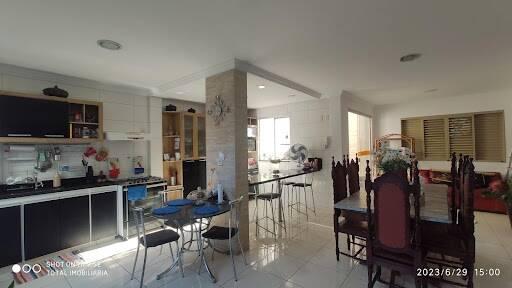 Casa, Centro, 3 Quartos, 5 Vagas, 1 Suíte