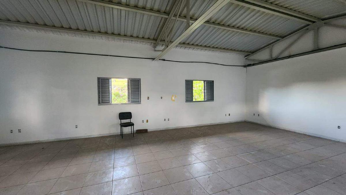 Galpão, Califórnia, 0 Quarto, 0 Vaga