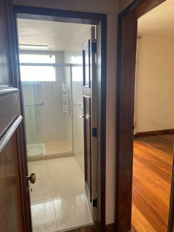 Casa, Comiteco, 4 Quartos, 3 Vagas, 1 Suíte