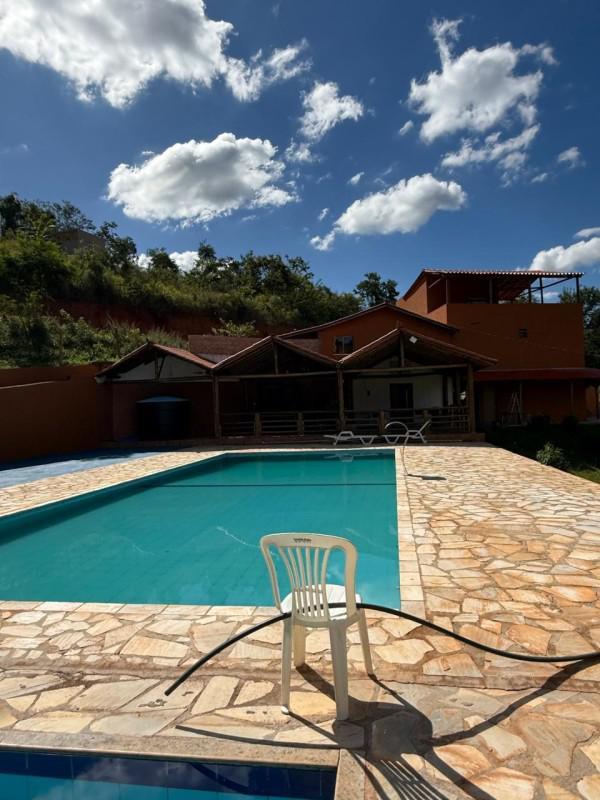 Fazenda, Ravena, 7 Quartos, 6 Vagas, 3 Suítes
