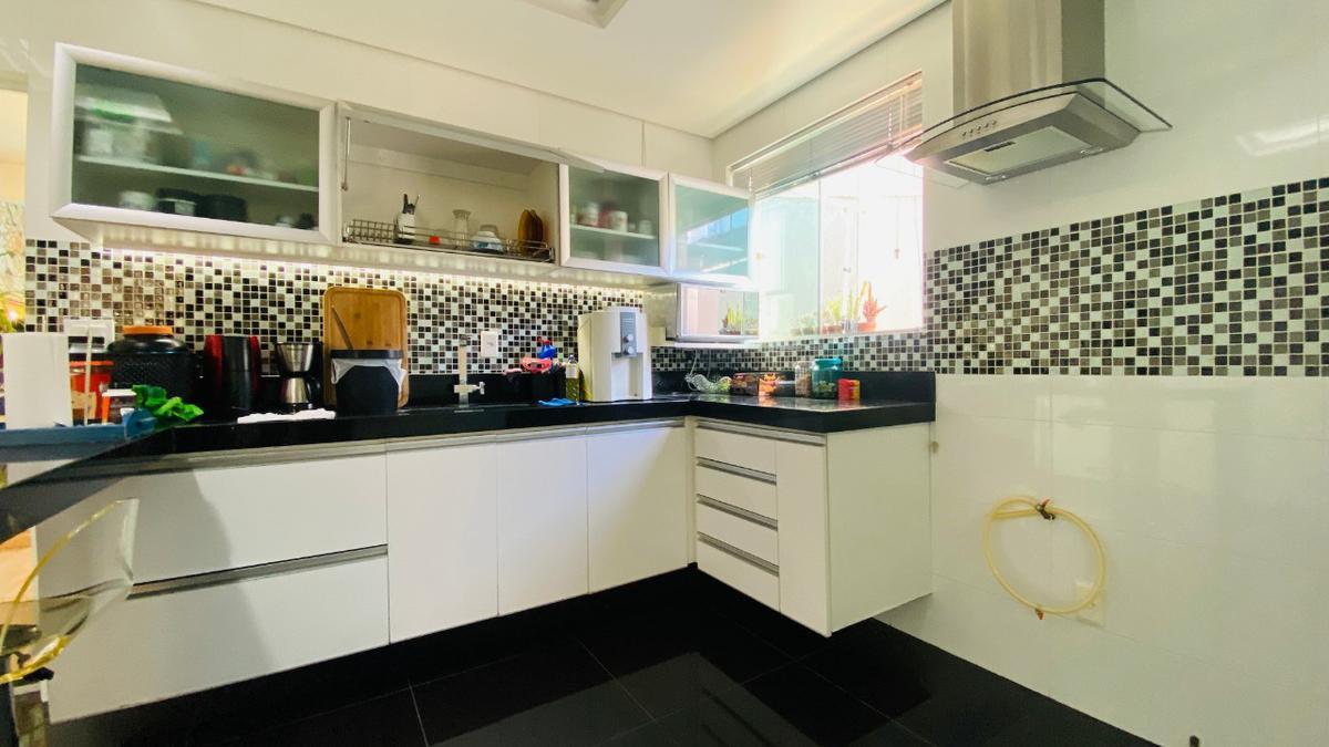 Casa, Paquetá, 3 Quartos, 3 Vagas, 1 Suíte