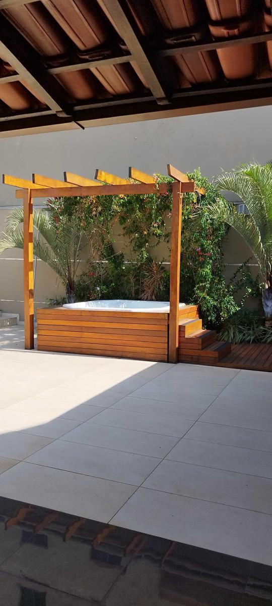 Casa, Arvoredo, 3 Quartos, 4 Vagas, 2 Suítes