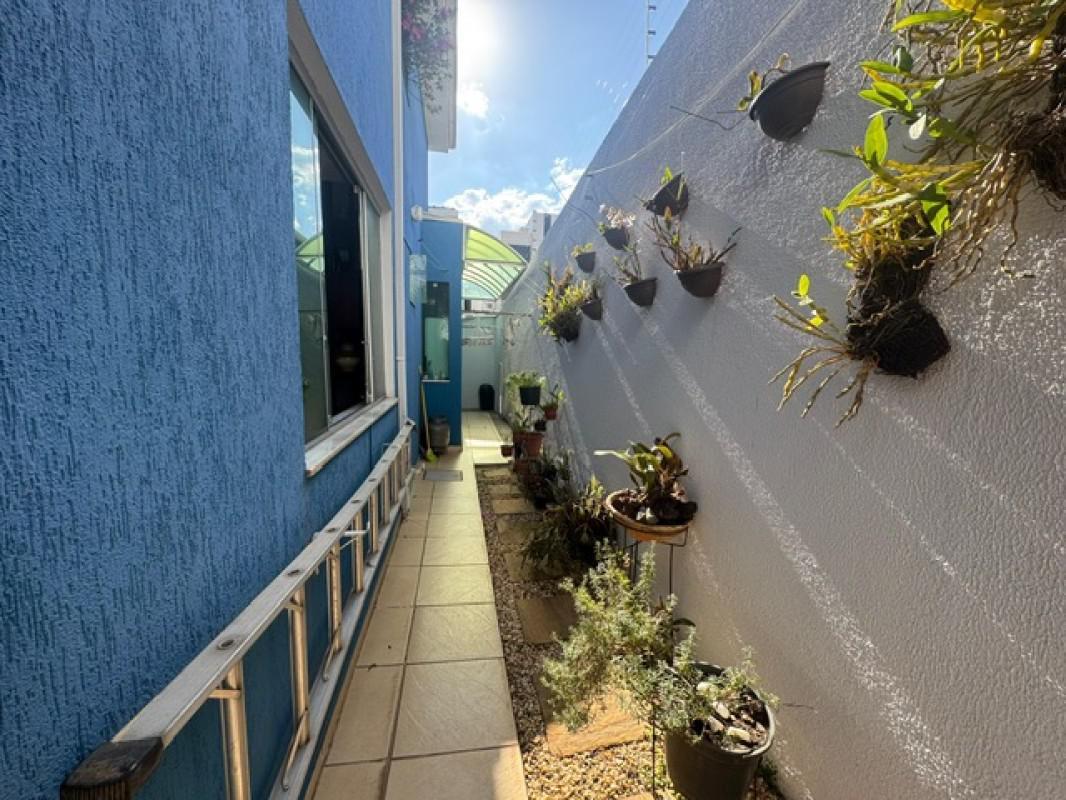 Casa, Castelo, 4 Quartos, 3 Vagas, 1 Suíte