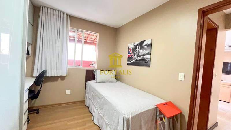 Apartamento, Sagrada Família, 3 Quartos, 2 Vagas, 1 Suíte