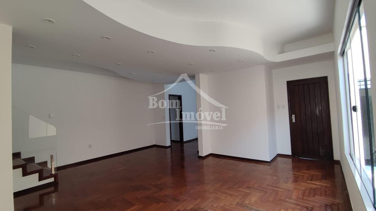 Casa, Centro, 3 Quartos, 4 Vagas, 3 Suítes