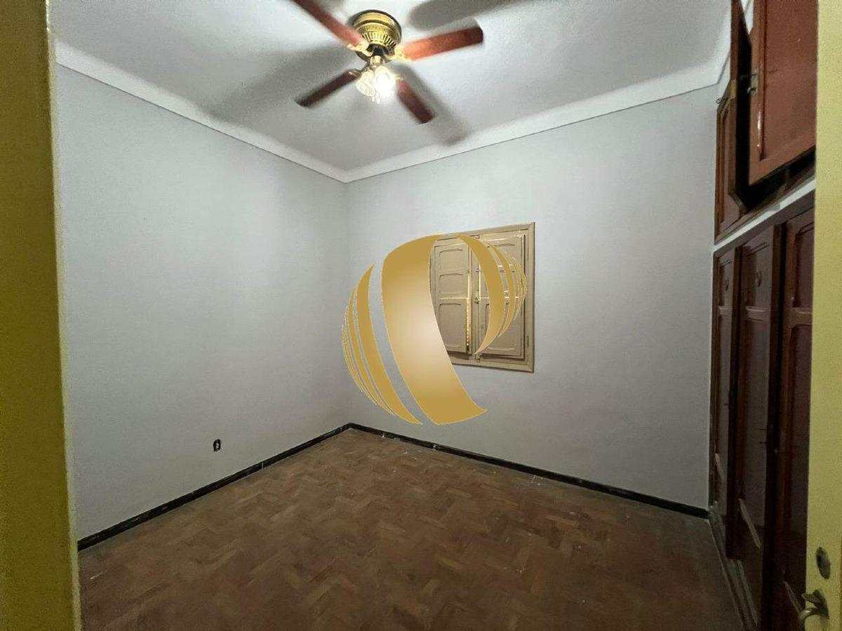 Casa, Centro, 4 Quartos, 2 Vagas, 1 Suíte