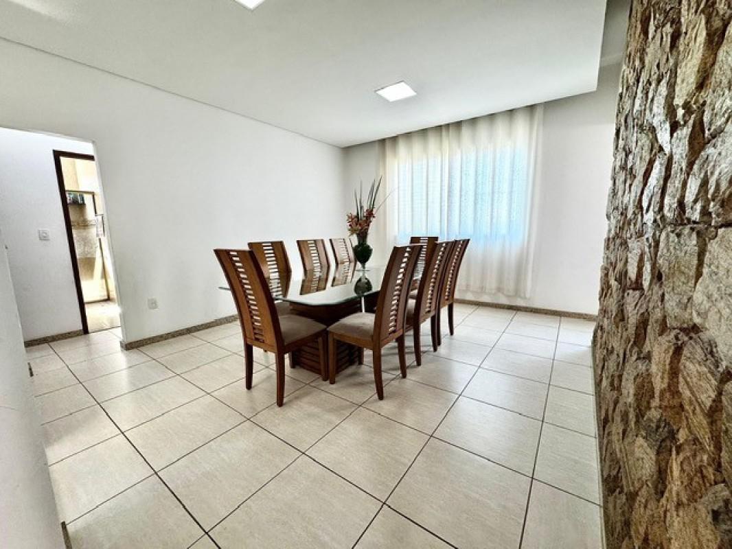 Casa, Parque Xangri-lá, 4 Quartos, 8 Vagas, 2 Suítes