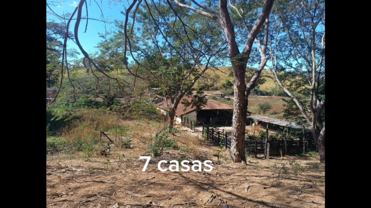 Fazenda, Zona Rural, 8 Quartos, 0 Vaga, 2 Suítes