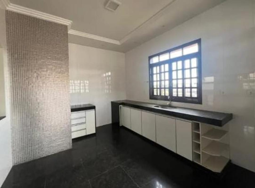 Casa, Santa Helena, 3 Quartos, 5 Vagas, 1 Suíte