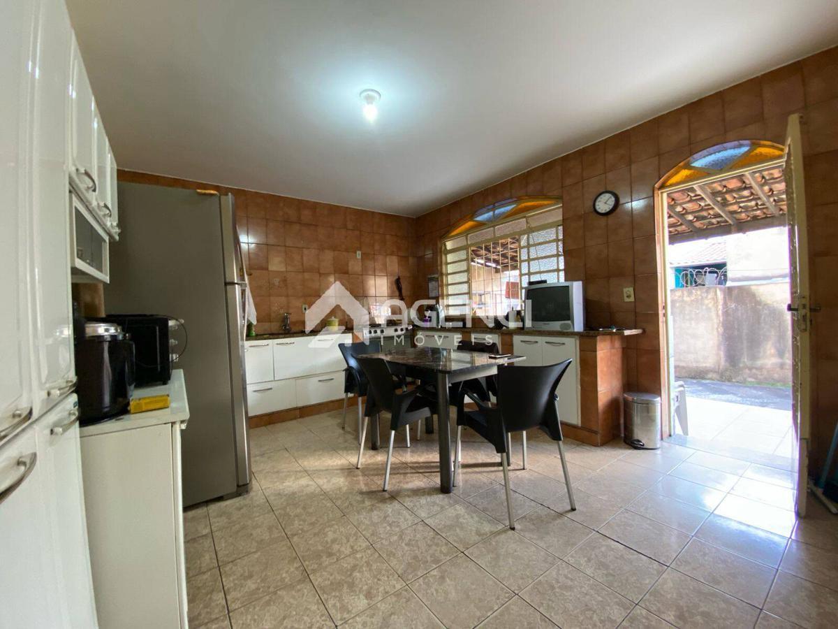 Casa, Arvoredo, 4 Quartos, 0 Vaga, 1 Suíte