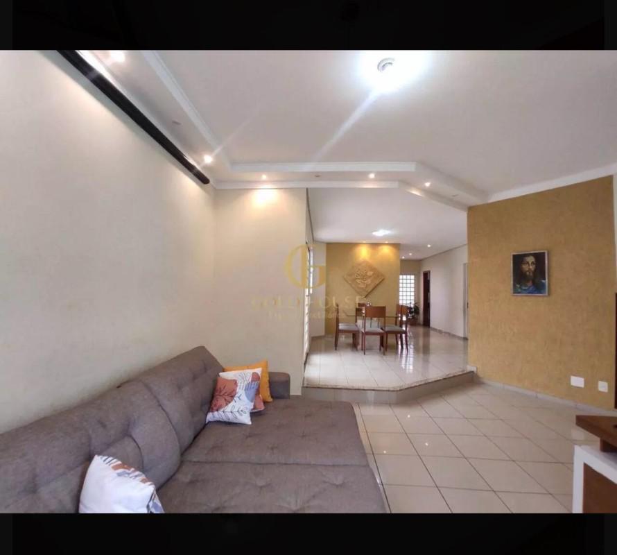 Casa, Lundcea, 4 Quartos, 2 Vagas, 1 Suíte