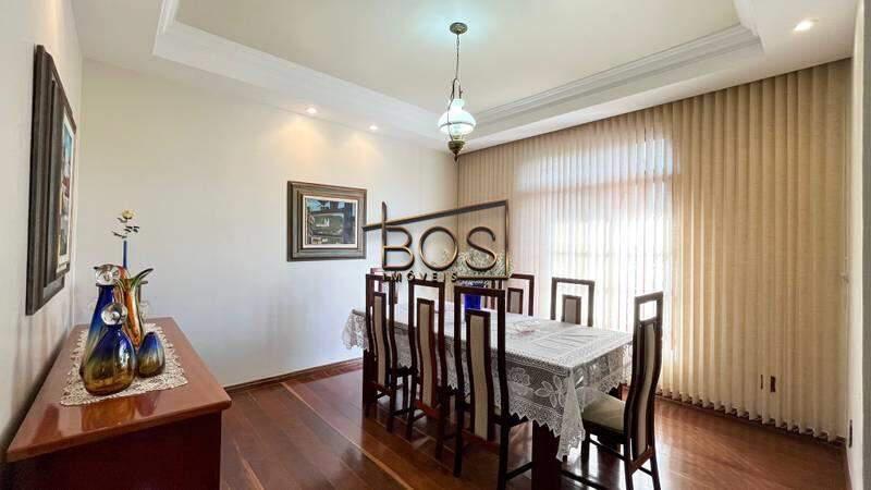 Casa, Luxemburgo, 5 Quartos, 4 Vagas, 2 Suítes