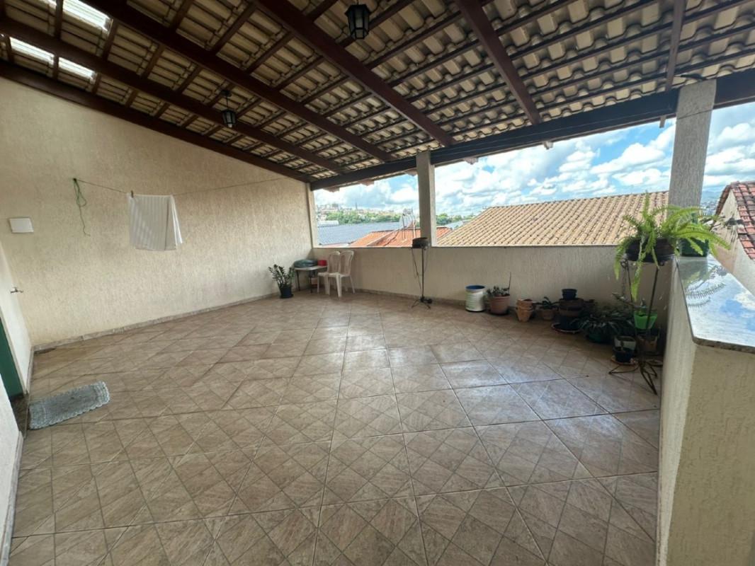 Casa, Teixeira Dias (barreiro), 3 Quartos, 2 Vagas, 1 Suíte