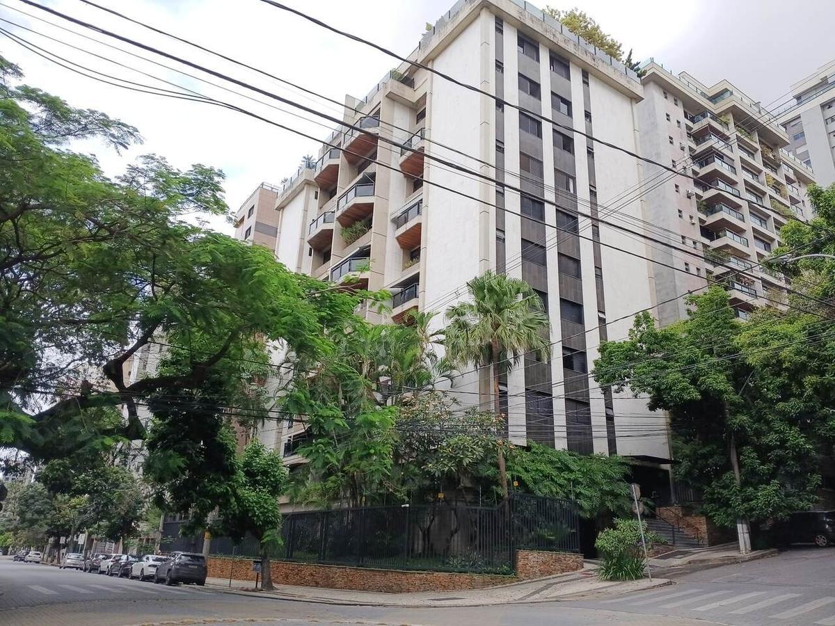 Apartamento, Funcionários, 4 Quartos, 4 Vagas, 2 Suítes