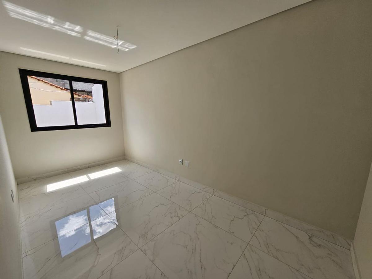 Casa, Santa Cruz, 3 Quartos, 4 Vagas, 1 Suíte