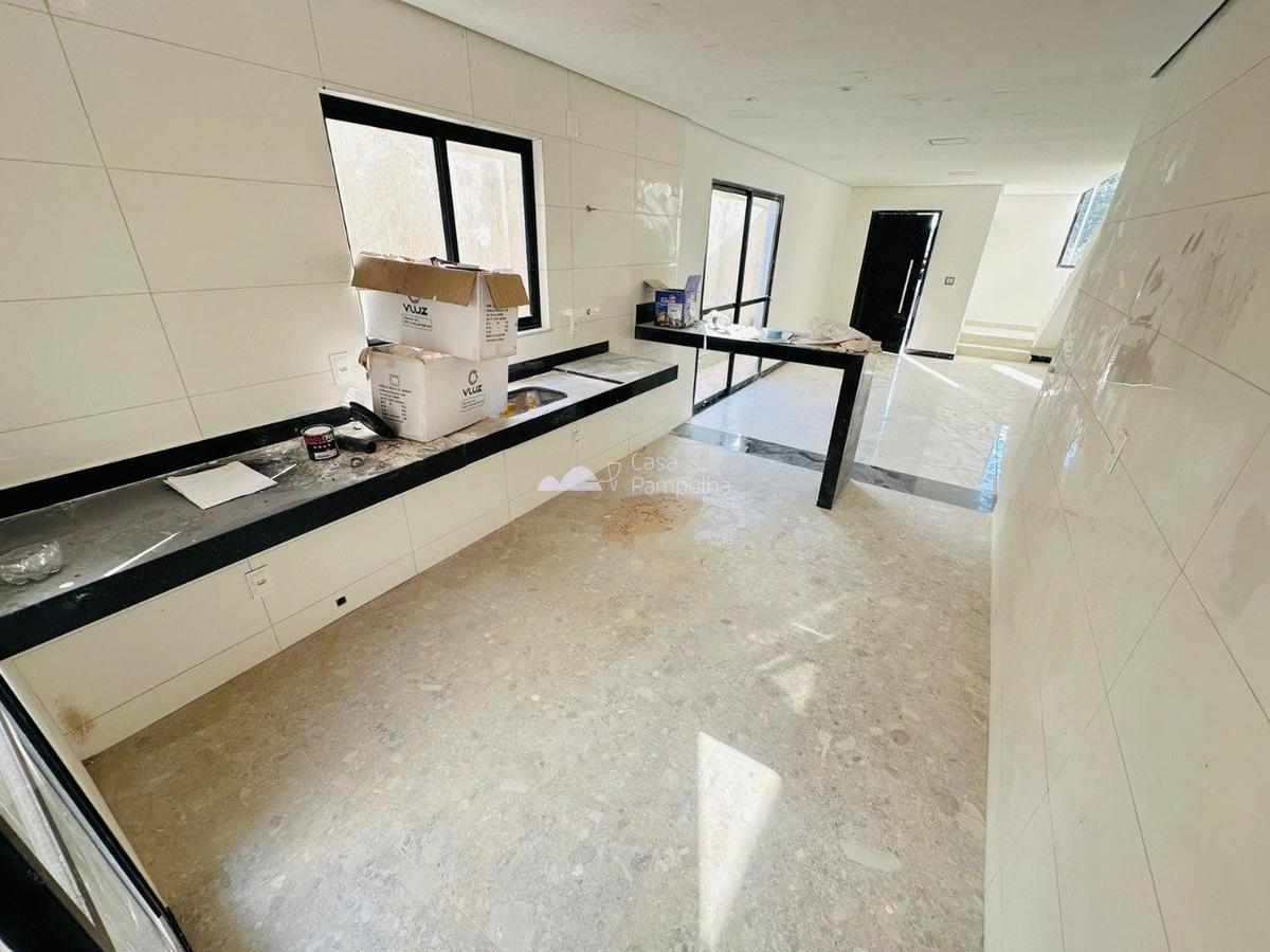 Casa, Santa Branca, 3 Quartos, 4 Vagas, 1 Suíte