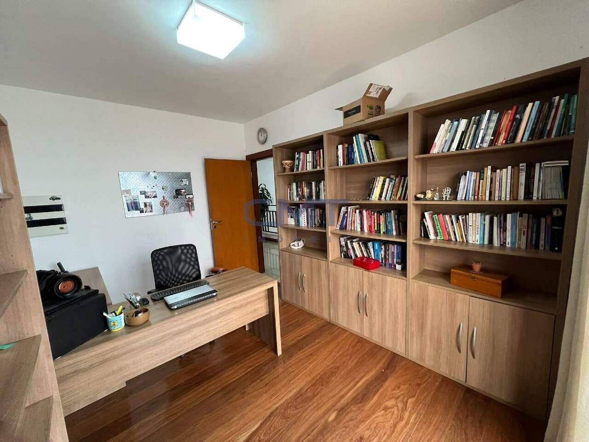 Casa, Estoril, 5 Quartos, 4 Vagas, 2 Suítes