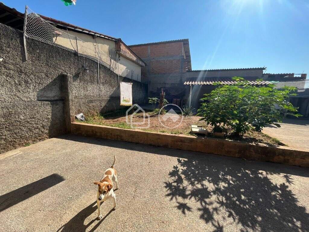 Casa, Novo das Indústrias (barreiro), 3 Quartos, 4 Vagas, 1 Suíte