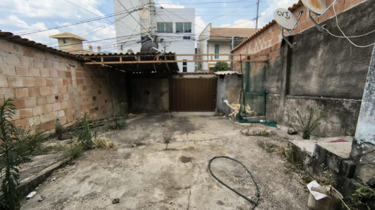 Casa, Industrial, 3 Quartos, 2 Vagas, 1 Suíte