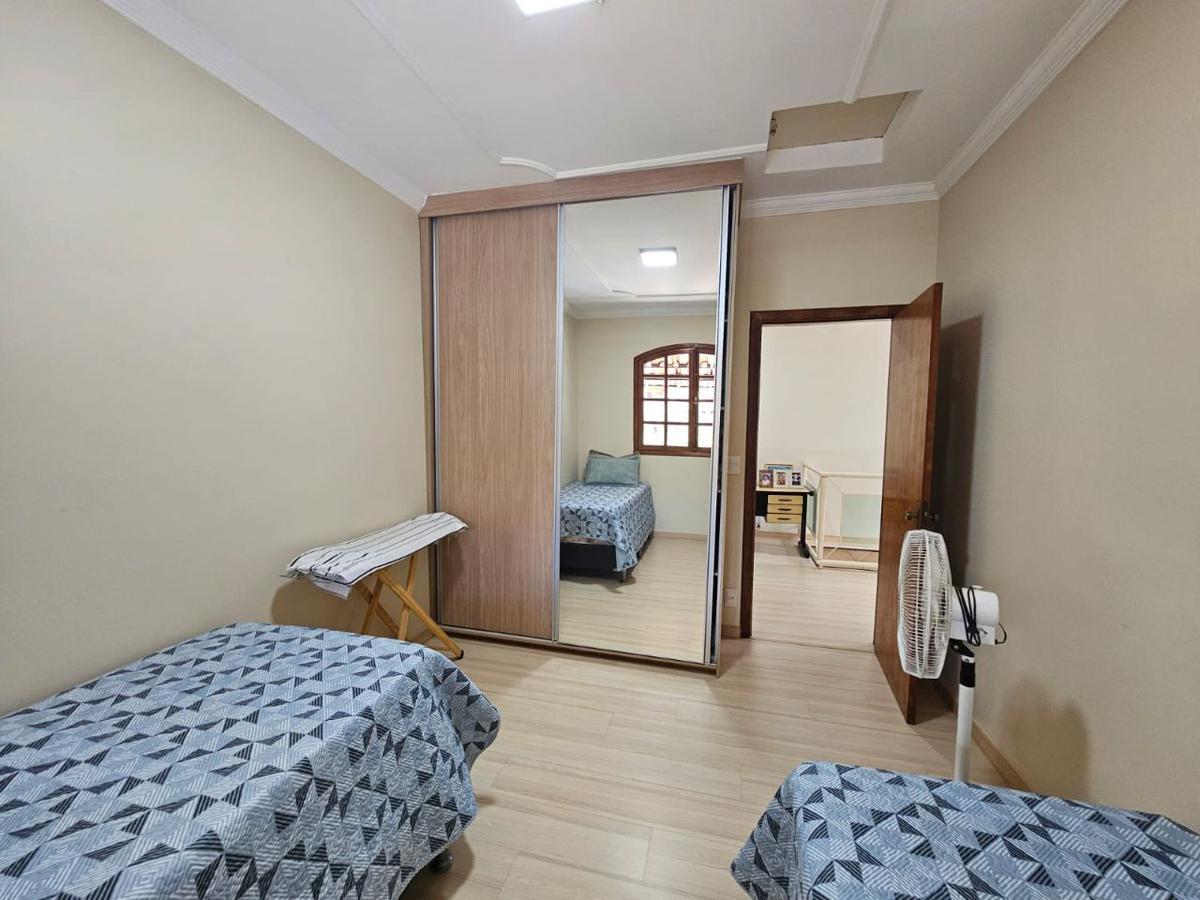 Casa, Santa Cruz, 4 Quartos, 6 Vagas, 1 Suíte