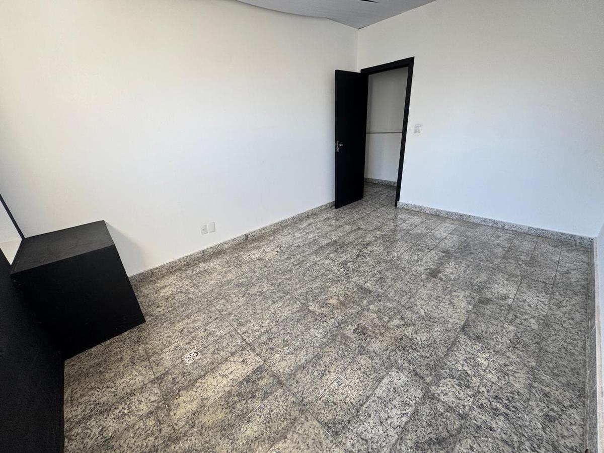 Andar, Estoril, 0 Quarto, 2 Vagas
