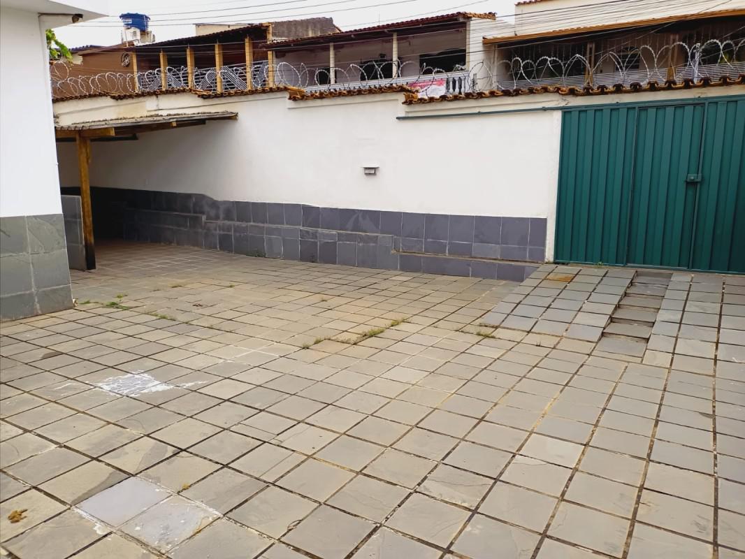 Casa, Conjunto Água Branca, 4 Quartos, 5 Vagas, 1 Suíte