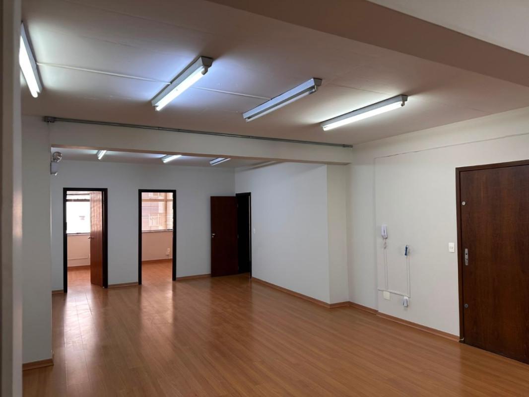 Sala, Centro, 0 Quarto, 1 Vaga