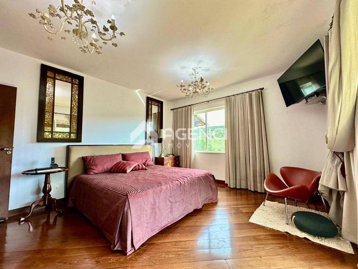 Casa, Jardim Canadá, 5 Quartos, 0 Vaga, 1 Suíte