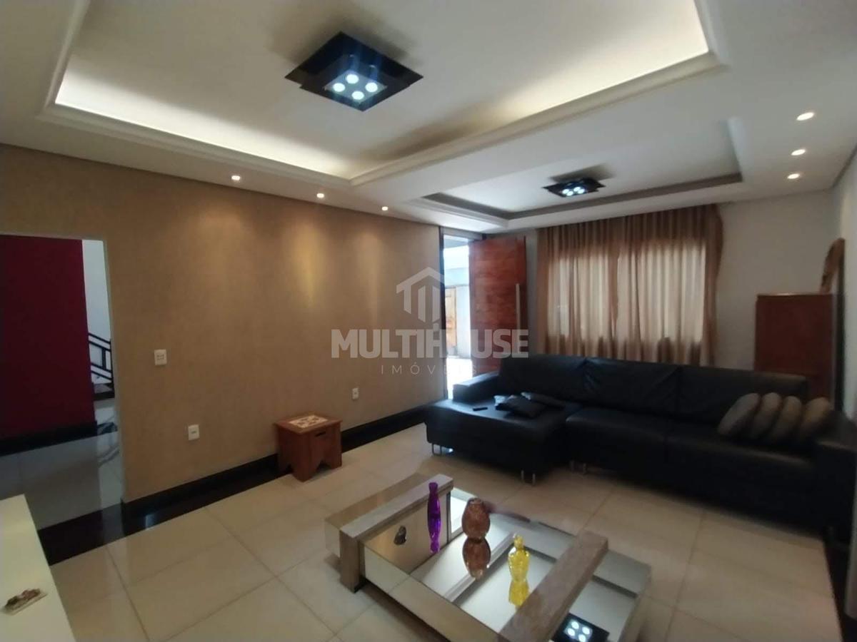 Casa, Heliópolis, 5 Quartos, 4 Vagas, 2 Suítes