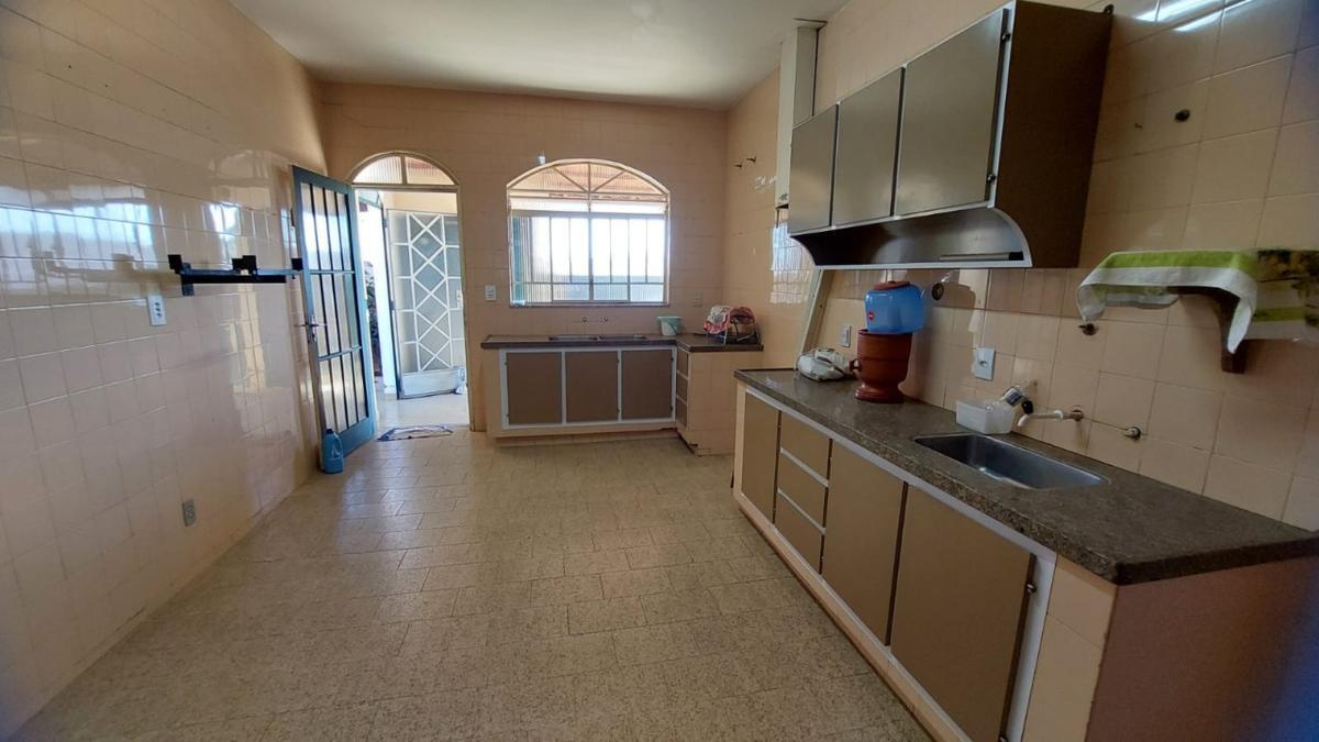 Casa, Vila Martins, 4 Quartos, 5 Vagas, 1 Suíte