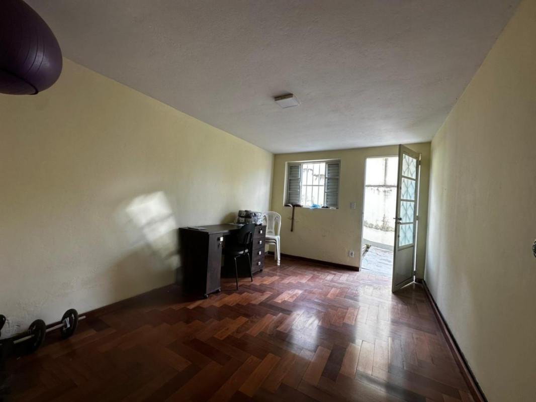 Casa, Centro, 5 Quartos, 12 Vagas, 1 Suíte