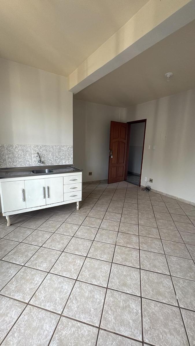 Quitinete, Centro, 1 Quarto, 0 Vaga