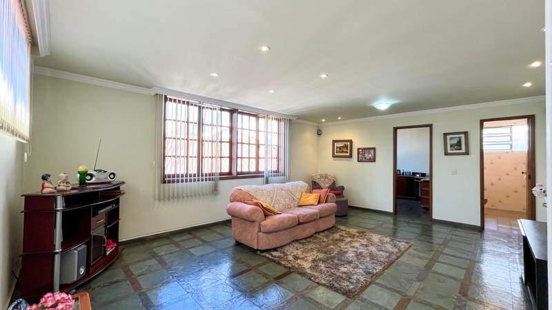 Casa, Luxemburgo, 5 Quartos, 4 Vagas, 2 Suítes