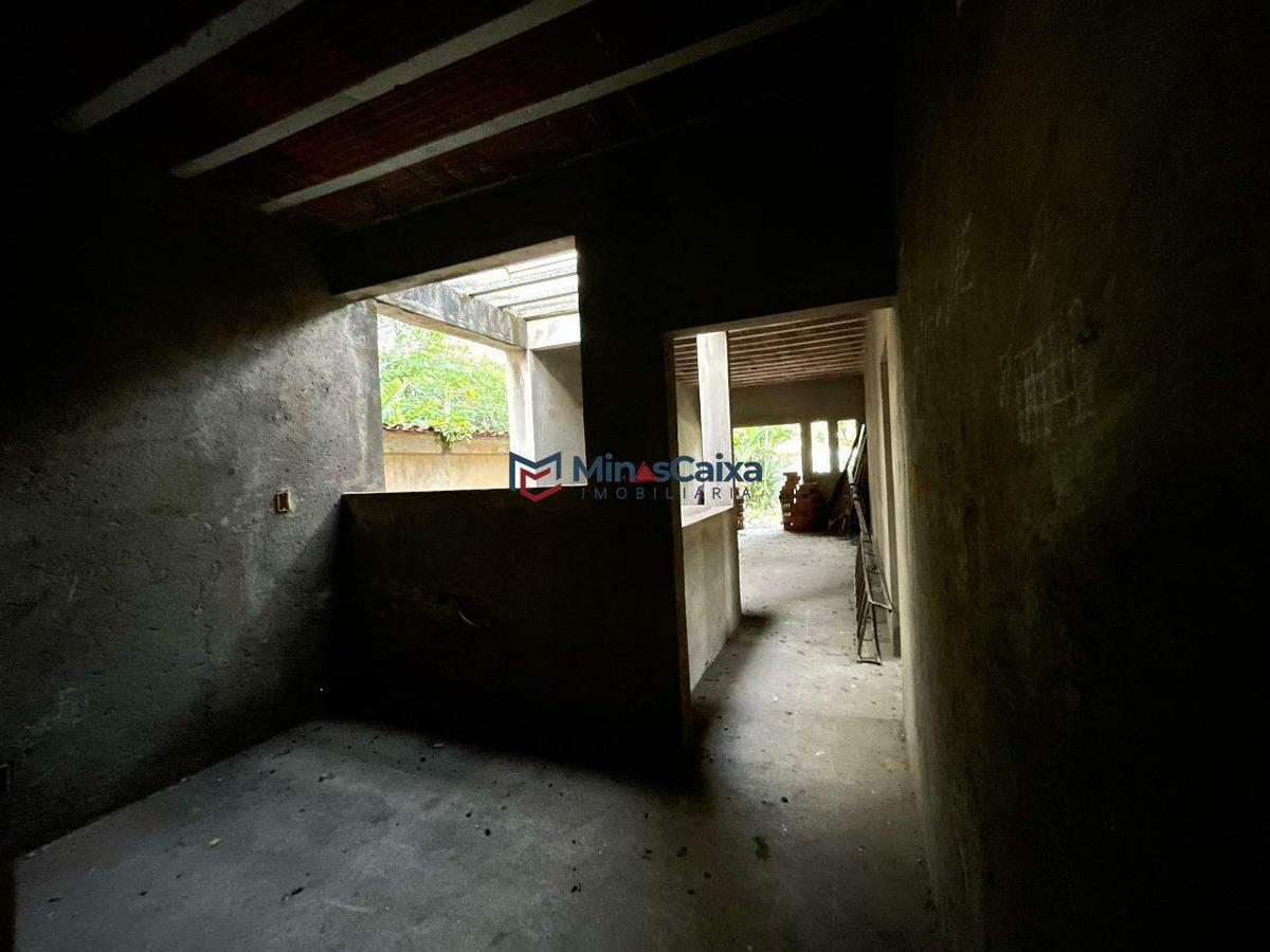 Casa, Funcionários, 4 Quartos, 10 Vagas, 1 Suíte