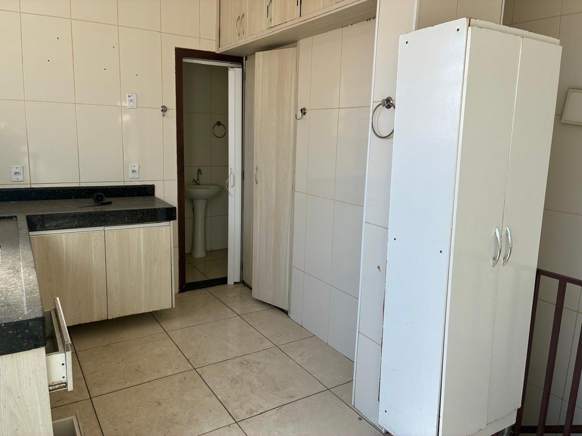 Casa, Santa Branca, 3 Quartos, 3 Vagas, 1 Suíte