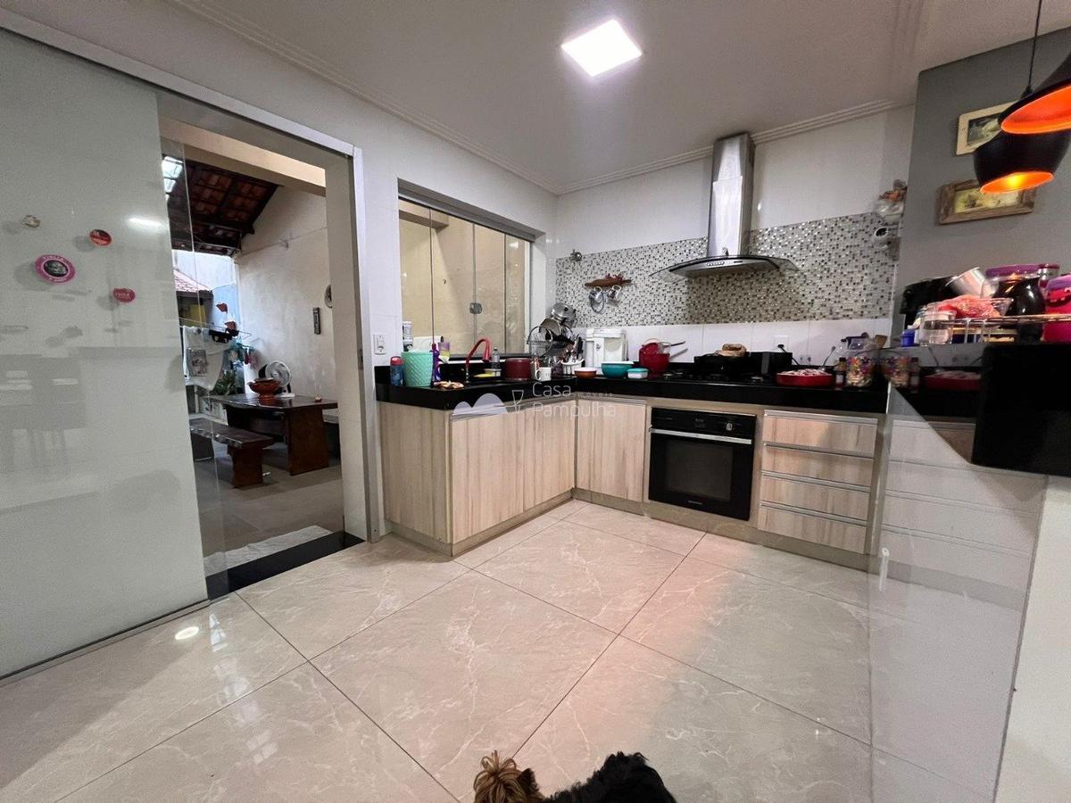 Casa, Itapoã, 4 Quartos, 6 Vagas, 2 Suítes