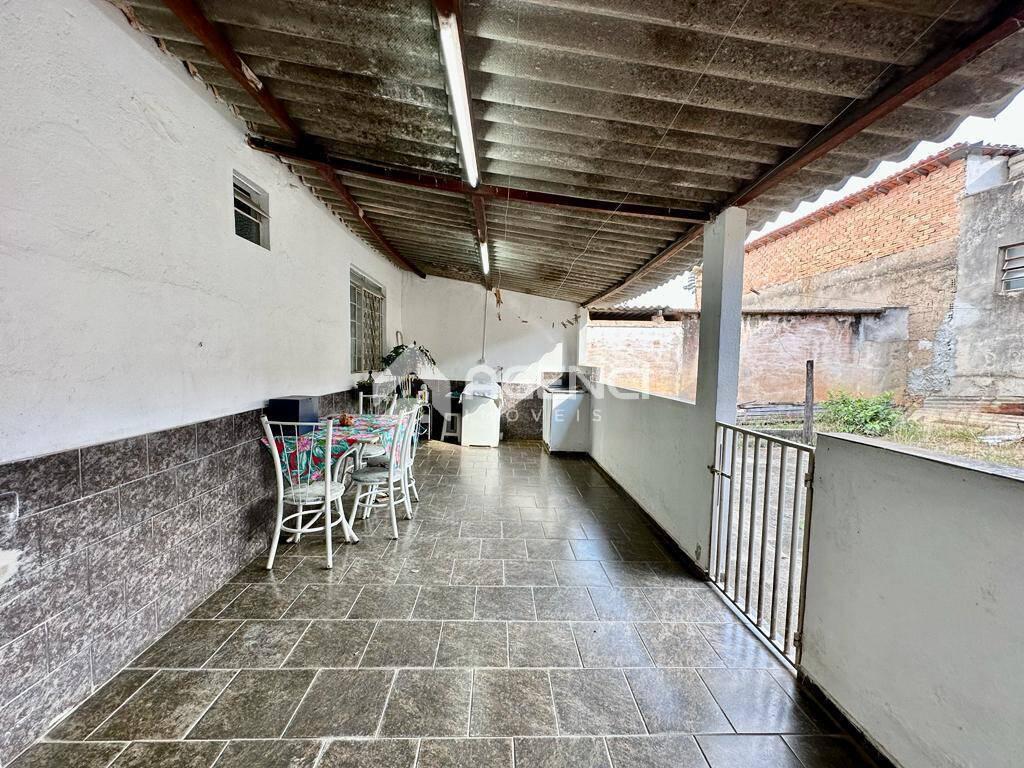 Casa, Coqueiros, 3 Quartos, 0 Vaga, 0 Suíte