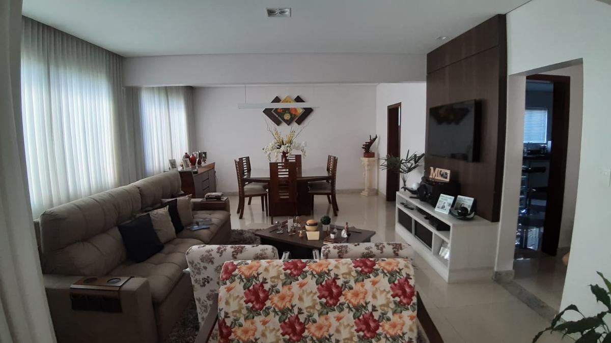 Casa, Milanez, 4 Quartos, 6 Vagas, 1 Suíte